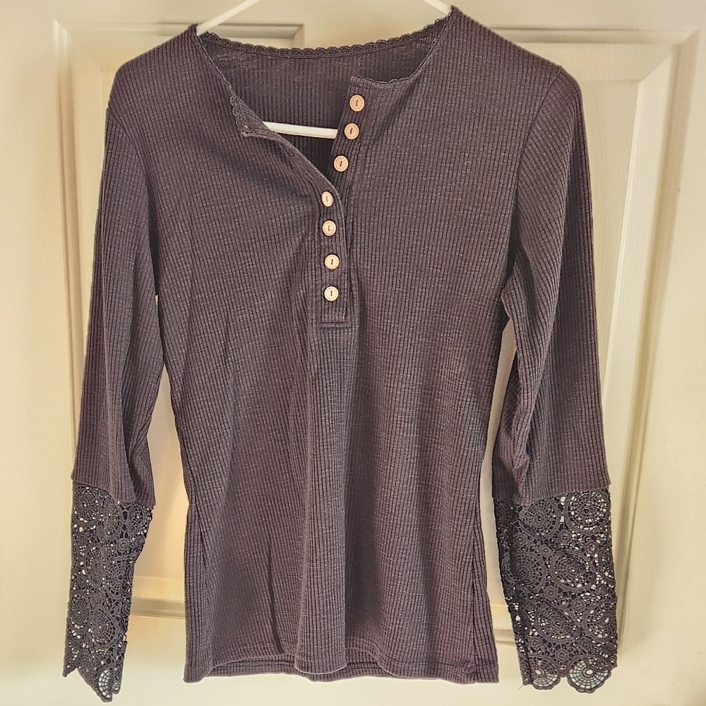 Lace cuff Knit top